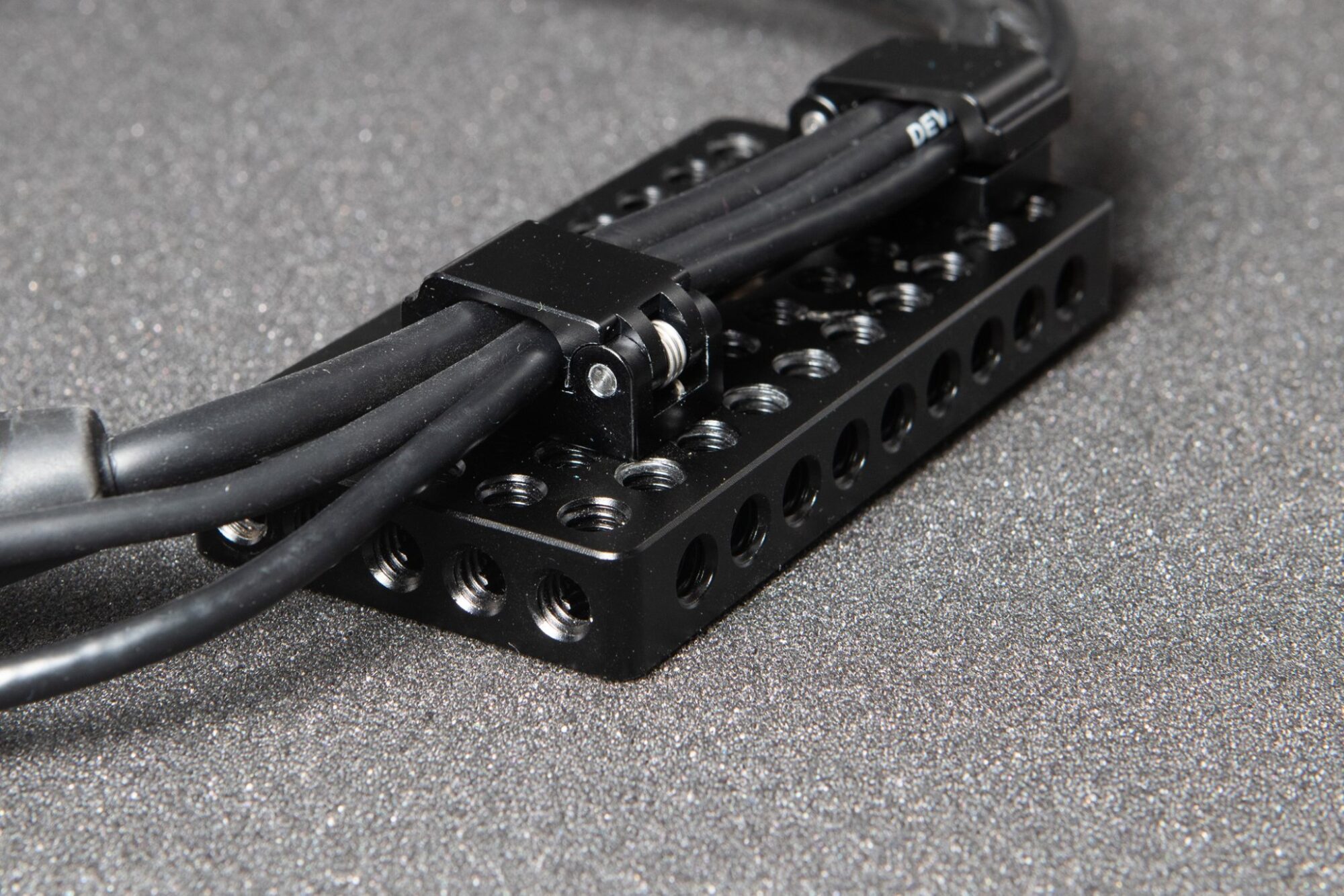 Oubliez le chaos des câbles avec le Spring Cable Clamp de SmallRig ...