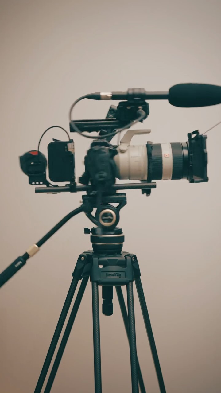 Ready up and Gear up your Sony FX3.Featuring a mini Matte Box, Handheld Cage,...