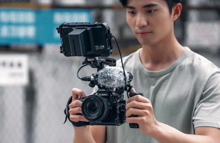 Is a Camera Cage Rig Worth It? A Comprehensive Guide for Panasonic Users
